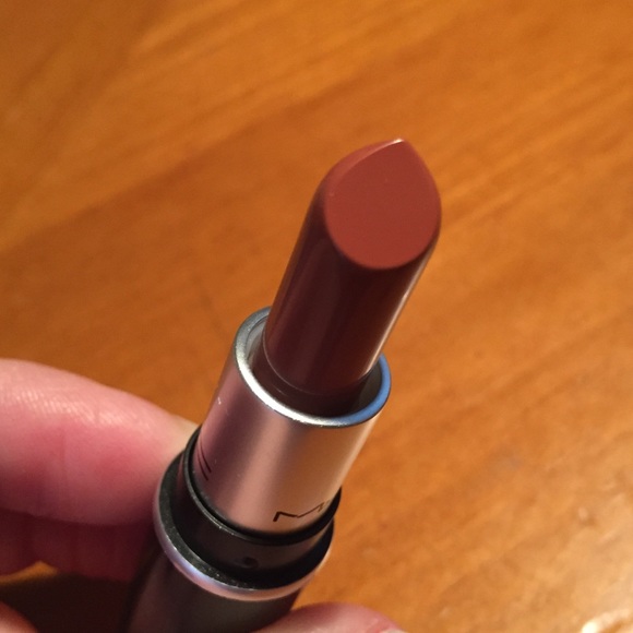 MAC Satin Lipstick Mocha - Picture 6 of 14